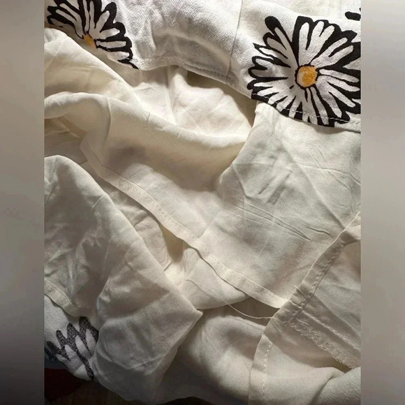 Urban Outfitters  Bettie Twist-Front Mini Dress in floral print - Picture 6 of 8